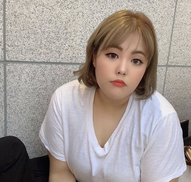 โห่น้ำหนักซูบิน เข้าสู่เลข 2 หลักแล้ว ภาพล่าสุดผอมชัดมาก การมีระเบียบวินัยในตัวเองมันดีงี้นี่เอง คือเค้ามุ่งมั่นลดหุ่นมากๆ แต่ซูบินเป็นสาวเกาหลี ที่ถึงจะอ้วน แต่หน้าตาสวยเป็นทุนเดิมอยู่แล้ว นี่เริ่มรู้จักและติดตามซูบิน ตั้งแต่นางยังคบยงฮีแฟนเก่าหล่อมว๊ากก 😝 เท่านั้นเลย💕