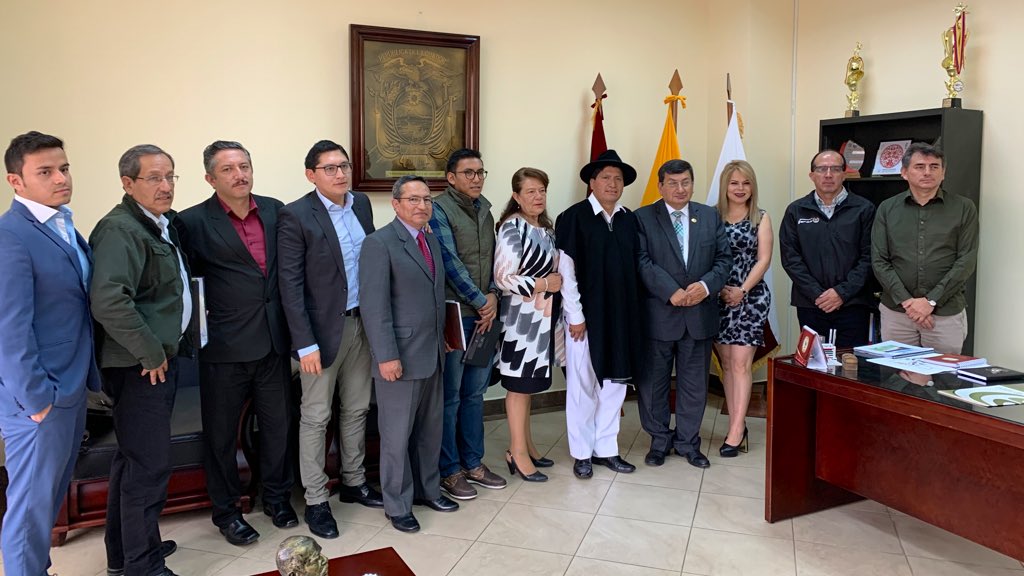 UTecnicaAmbato's tweet photo. De esta manera concluye la reunión con la propuesta de establecer mesas técnicas especializadas con el aporte del @GobTungurahua, @UTecnicaAmbato, #CADME #DIVISO @Canfaccarrocers y sectores productivos de la provincia 🤝#YoSoyDeLaUTA @svargassalman @manuelcaizaband @gnaranjol https://t.co/i5UdJ6x8iT