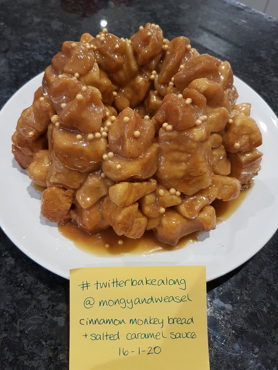 Cinnamon #monkeybread with a salted caramel sauce and gold sprinkles. My submission for the #twitterbakealong @thebakingnanna1