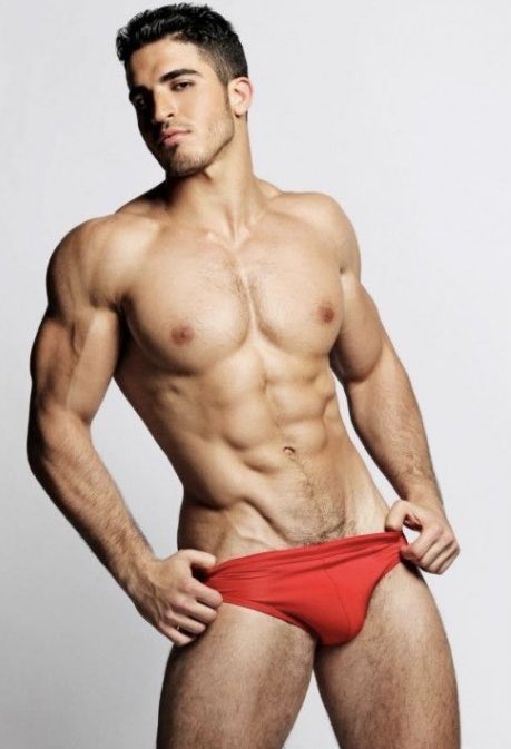 I love red 😍
More pics? 👉 coffe.mx
.
.
.
.
#bearstyle #instagay  #gay #gayhot #sexy #men #fitness