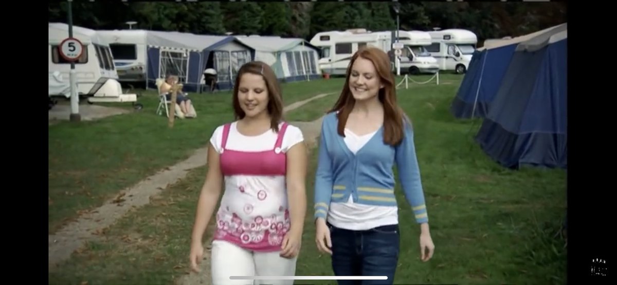 ethanjones____'s tweet photo. Eve and Jess before the surgery #Loveisland #inbetweeners https://t.co/4oKCWZtLtL