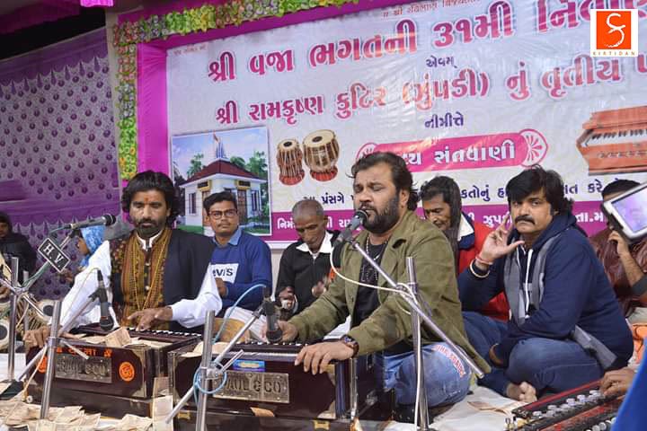KirtidanGadhvi's tweet photo. Lokdayro at: Kathda, Mandvi
#dayro #lokdayro #music #folk #kathda #mandvi #kirtidangadhvi #kirtidangadhviofficial https://t.co/KYfXXUUOwY