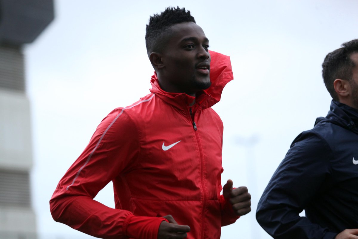 futboltaccom's tweet photo. 💥💥

Kayserispor'da Bernard Mensah, disiplinsiz davranışları ve kamp kurallarına uymama sebebi ile kadro dışı bırakıldı. https://t.co/ot8GDkfDOh