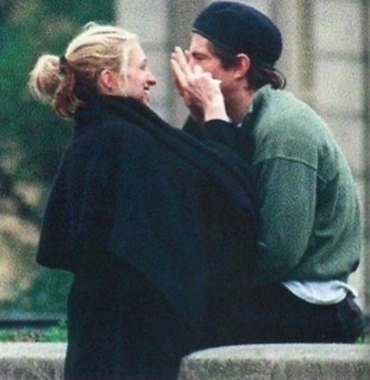margielangeI's tweet photo. Carolyn Bessette and JFK Jr. in Paris, April 1996 https://t.co/qBbDC4tJeW