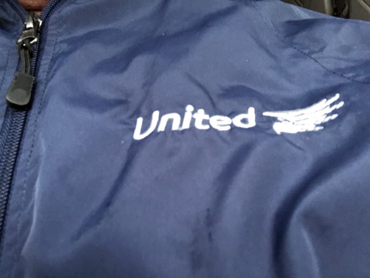 BruceWaller's tweet photo. One of my favorite jackets on a rainy day... Stay dry and Keep Moving! #ArmstrongRelocation #MovingDay #UnitedVanLines https://t.co/RRJFaXgAz8