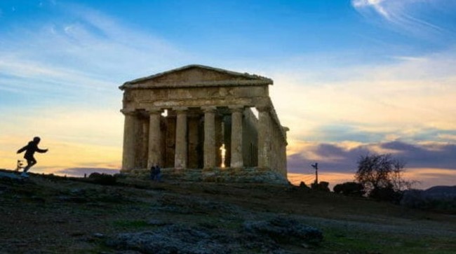 AlbachiaraBB's tweet photo. Agrigento special in winter, long walks to the sea or to the Valley of the Temples. What are you waiting for? It is time to get to know ancient Sicily, without giving up the sea air, which is good for your health! https://t.co/9anhcSmE2Q https://t.co/YGUC3fNJeQ