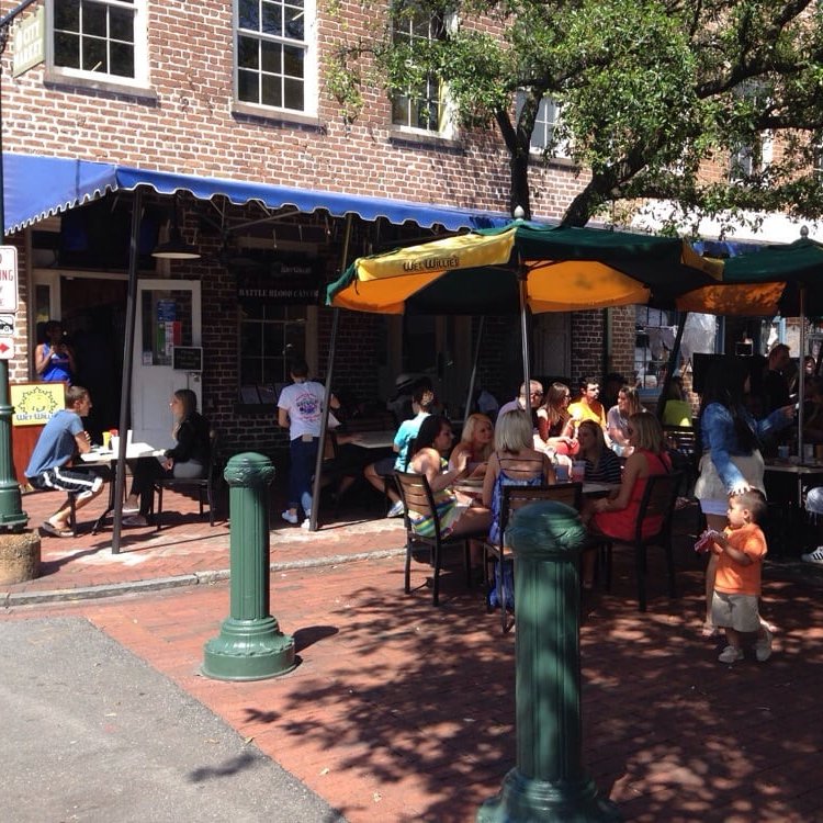 WetWilliesSav's tweet image. Enjoy all your favorite Wet Willie's food items and daiquiris alfresco style!  We're open for lunch and dinner from 11 AM to 1 AM today @SavCityMarket