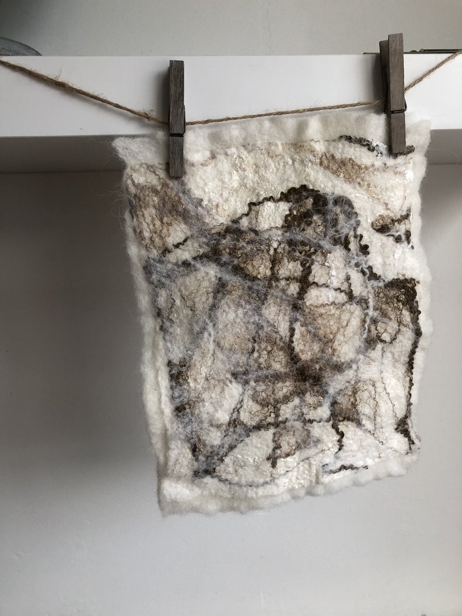 feltcollage's tweet photo. Mini wool felt wall hanging workshop coming soon. For Upcoming workshop dates 👉 tune in here https://t.co/LghTnMP79g  Try something new 😍 #sustainable #wool #craft #wetfelting #workshops https://t.co/d0At6P4GQ6