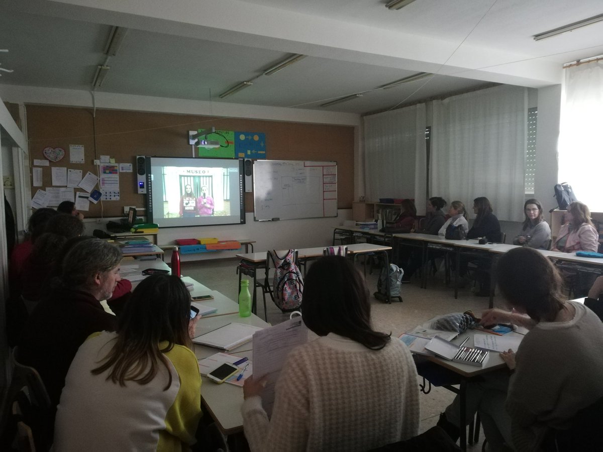 CEBIP_FGL's tweet photo. Seguimos aprendiendo en los encuentros pedagógicos escuchando a la responsable TIC del centro, Silvia, que nos ha hablado sobre herramientas digitales para la educación.¡¡Es una crack!!! #educacion #recursosTIC #aulasdinamicas #inclusion #diversidad https://t.co/ok9cbGDoaF