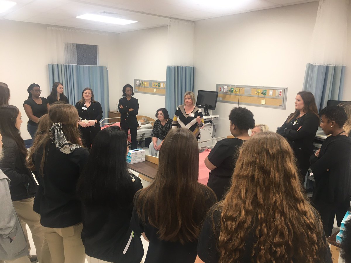 dcylp's tweet photo. Ms Calloway had some demonstrations for the students. https://t.co/Y0trZf1xW6