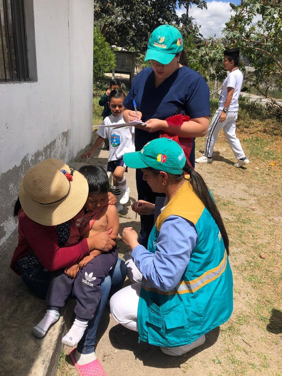 Salud_Napo's tweet photo. #PedroMoncayo | Atención llena de calidez es la que brinda el Centro de Salud Malchingui durante las visitas domiciliarias a grupos vulnerables como parte de la estrategia #MédicoDelBarrio. #SaludParaTodos https://t.co/6w10zIjUum