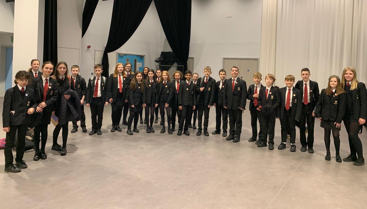 YsgolCwmBrombil's tweet photo. Well done to everyone who was awarded a badge for the number of challenges completed last term. Da iawn, pawb! Congratulations also to Abigail Osborne who designed the winning front cover for this term. https://t.co/qbAOxNcXC7