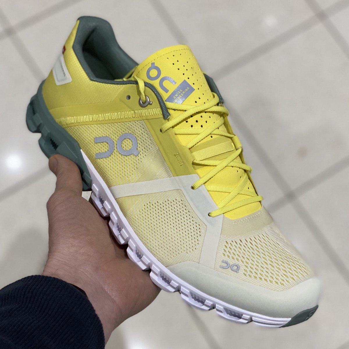 Fifth shoe to test for ⁦<a href="/TotallyActive/">Totally Active Mag</a>⁩ marathon article. Precision engineering loveliness from ⁦<a href="/on_running/">On</a>⁩ #cloudflow ⁦@AspirePrMktg⁩