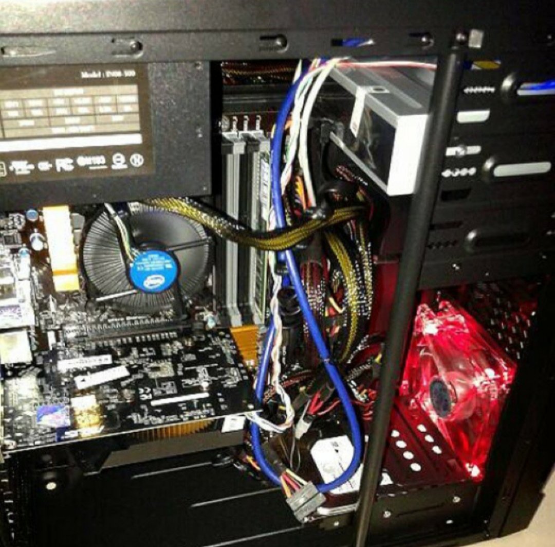 Neo_Marcellino's tweet photo. @bitwitkyle This was my first pc, got it at 2014
Cons :
- Intel stock cooler
- 4GB RAM
- "500w" stock psu (came with the case)
- noodle cable management
Pro :
- i was proud of it 😁 https://t.co/LchCpNeVfD