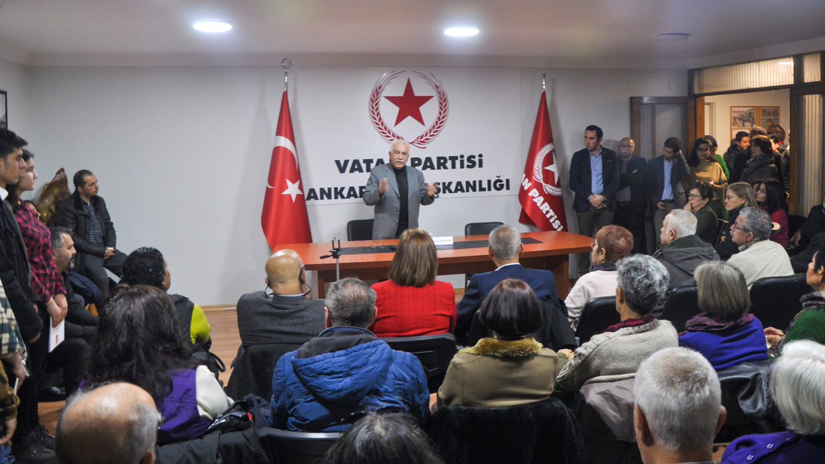 VPKecioren's tweet photo. Genel Başkanımız Dr. Doğu Perinçek' in önsözünü yazdığı "Aydınlık Nöbetindeki Resimler " albümünün imza günü ve söyleşi etkinliği Ankara İl Başkanlığı'nda başladı. https://t.co/fO6xoFCe3n
