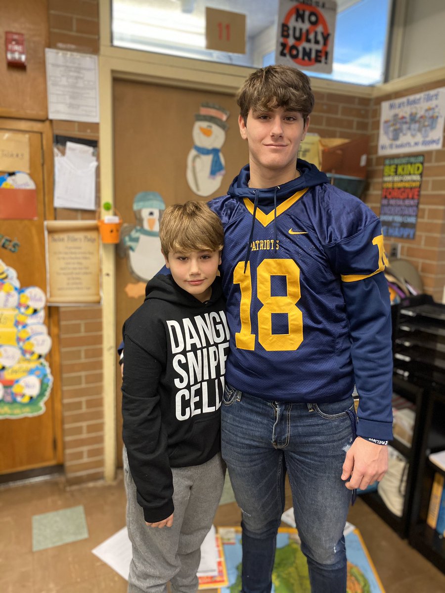 MrsMWright21's tweet photo. Thanks @Coloniafootball for teaching us how to show empathy and not make others feel invisible! Great job Frankie and Michael #21 alumni! @ORHEagles21 #makingitfun #wehelpchildren https://t.co/CBNPNDyktx