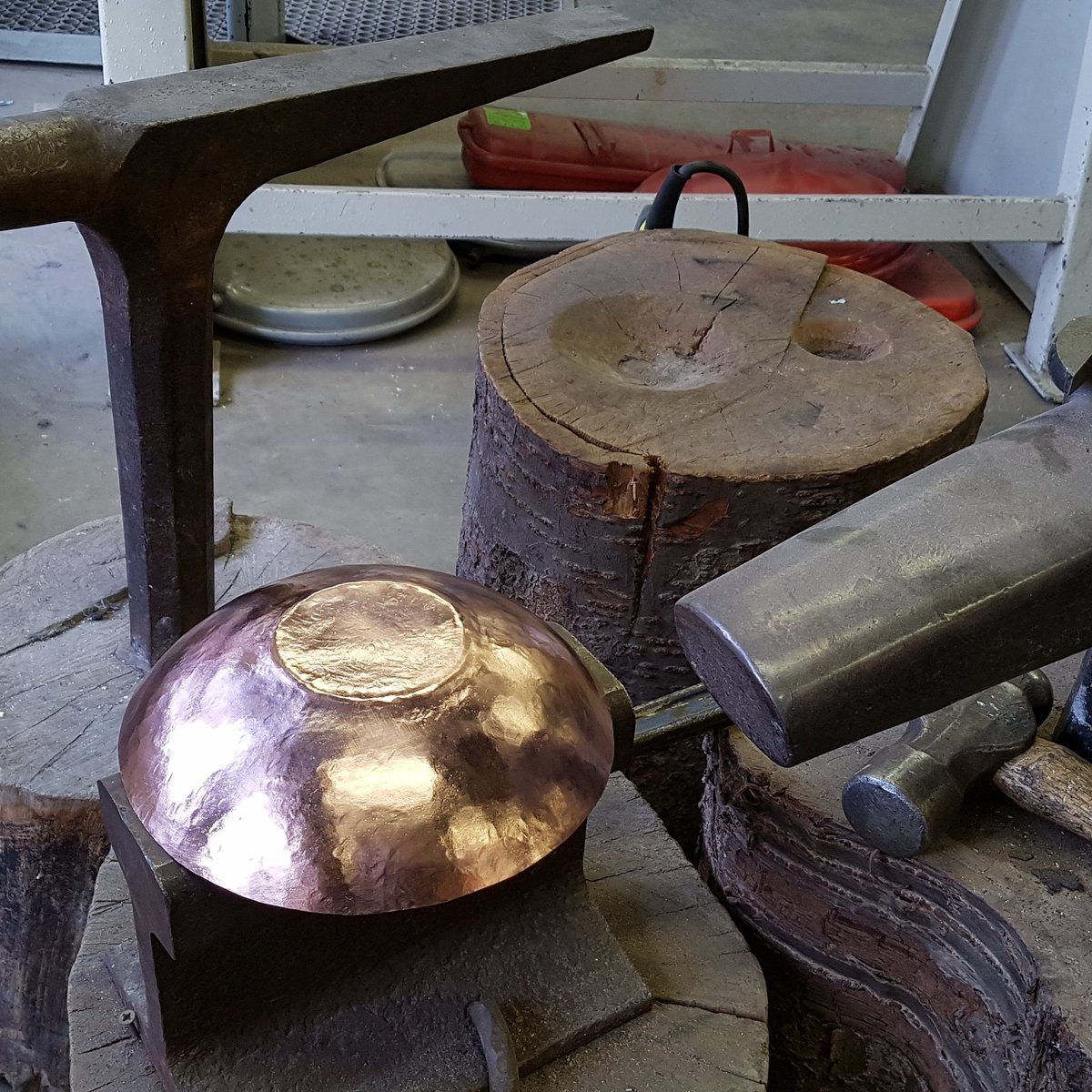 JPriceArt's tweet photo. I think I'm getting better. At London Sculpture Workshop open access workshops @LondonSculpture .
#copper #beating #brazing #planishing #sculpture #design #craft https://t.co/ZXTHykh0Sf