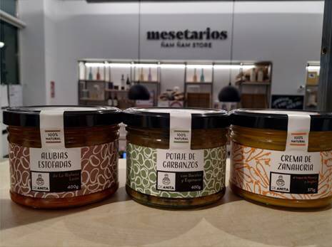 manaistyle's tweet photo. Los Reyes Magos tienen muy buen gusto y han traído dos lotes de platos 100% naturales de Anita una gran mujer empresaria de #CastillayLeón @lasrecetasdeanita no te las puedes perder.... las encuentras en @somosmesetarios Las ganadoras son: Angelita S. y M Jesús V. Enhorabuena 🎉 https://t.co/kLyPk0Pns5
