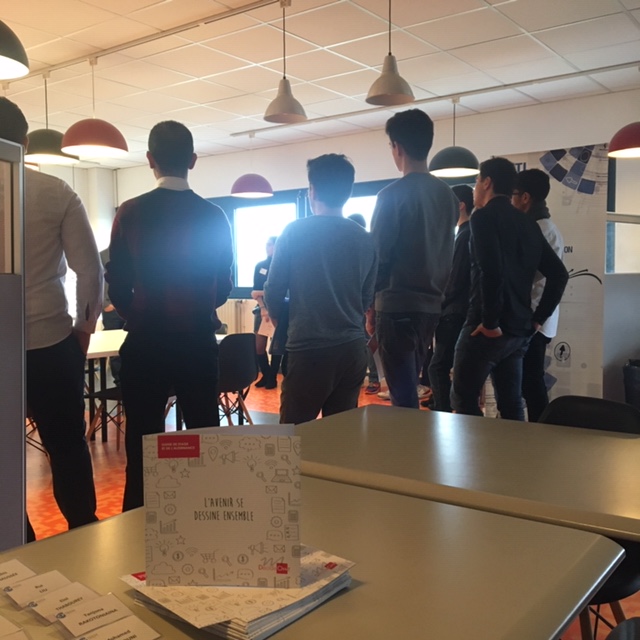 decideom's tweet photo. Hier midi, lors du Meet &amp; Eat nous avons eu le plaisir d'échanger avec les étudiants de E.I.S.T.I, afin de leur présenter DecideOm sous forme de quiz et de partager ensemble quelques pizzas.

Merci à tous pour votre accueil ! 

#partage #rencontre #etudiant https://t.co/GBoKiEnqdn