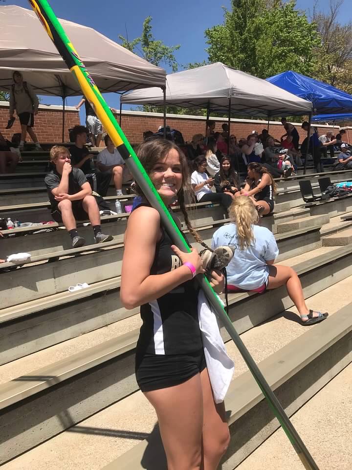 BuffyFrazier14's tweet photo. Happy 18th Birthday to our high flying girl @ghamilton2002 🎉. I can’t wait to see you back on that podium at State!!! https://t.co/lCaVfXzMGs
