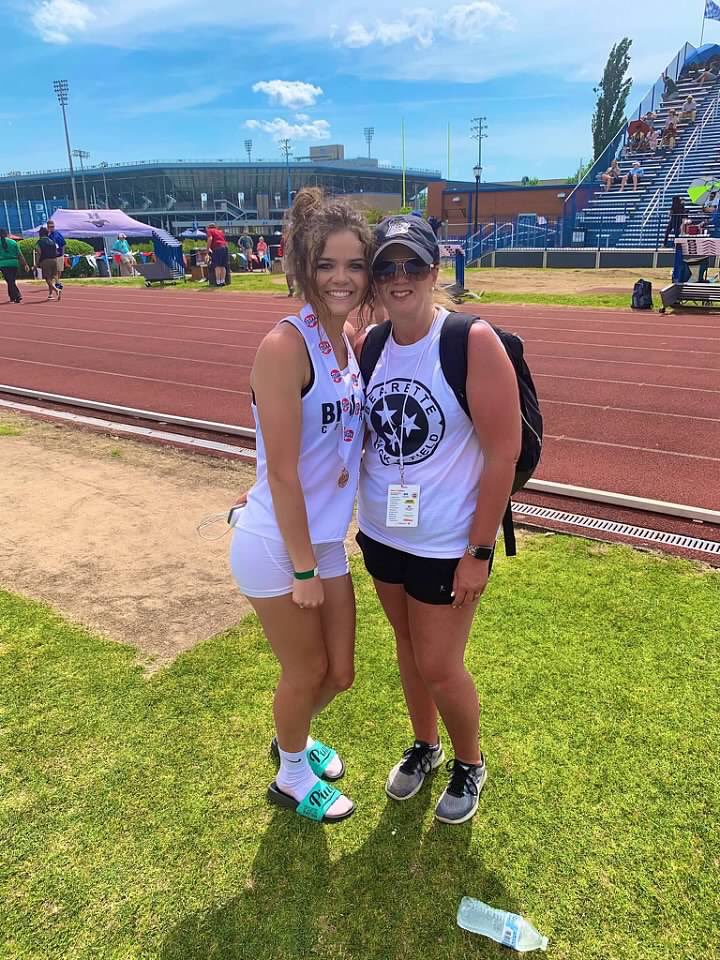 BuffyFrazier14's tweet photo. Happy 18th Birthday to our high flying girl @ghamilton2002 🎉. I can’t wait to see you back on that podium at State!!! https://t.co/lCaVfXzMGs
