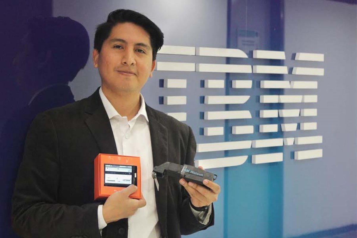 Agencia_Andina's tweet photo. 👏👏🇵🇪 Peruano Leoncio Huamán fue premiado por el prestigioso MIT Technology Review por el desarrollo de Visión D, un visor que permite a las personas con discapacidad auditiva visualizar en texto lo que dice su interlocutor https://t.co/R5YjqpRmHP https://t.co/7HEQYiKo7g