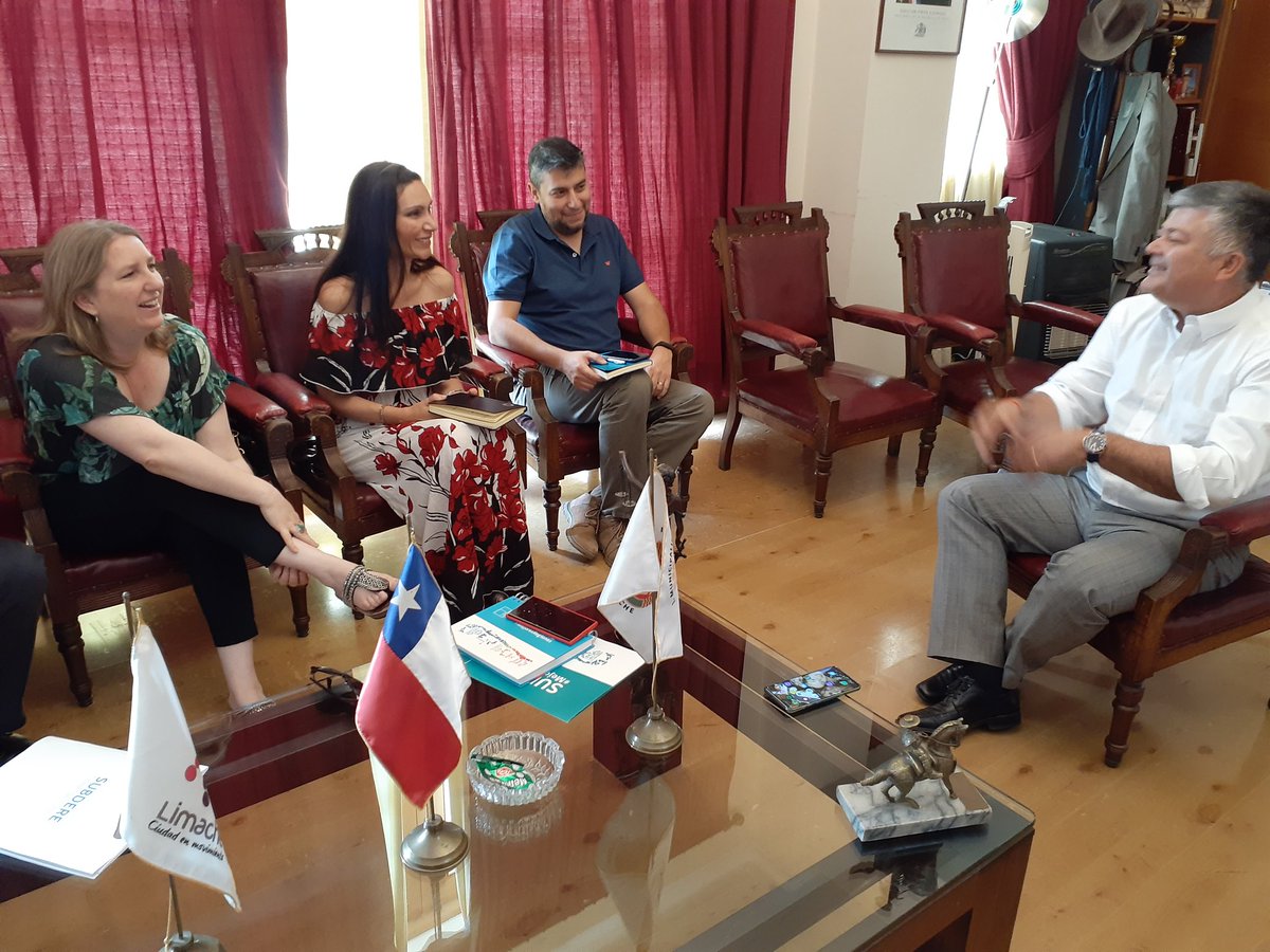 EnergiaValpo's tweet photo. seremi @MFPinochet junto a la Jefa de Unidad regional de @SUBDERE_Valpo @SusanneSPi se reúnen con Presidente de la Asociación de Municipalidades región de Valparaíso @danielmoralese para proponer proyecto de apoyo energético fotovoltaico☀️ para los Sistemas de Agua💧Potable Rural https://t.co/bJOe7sPPHe