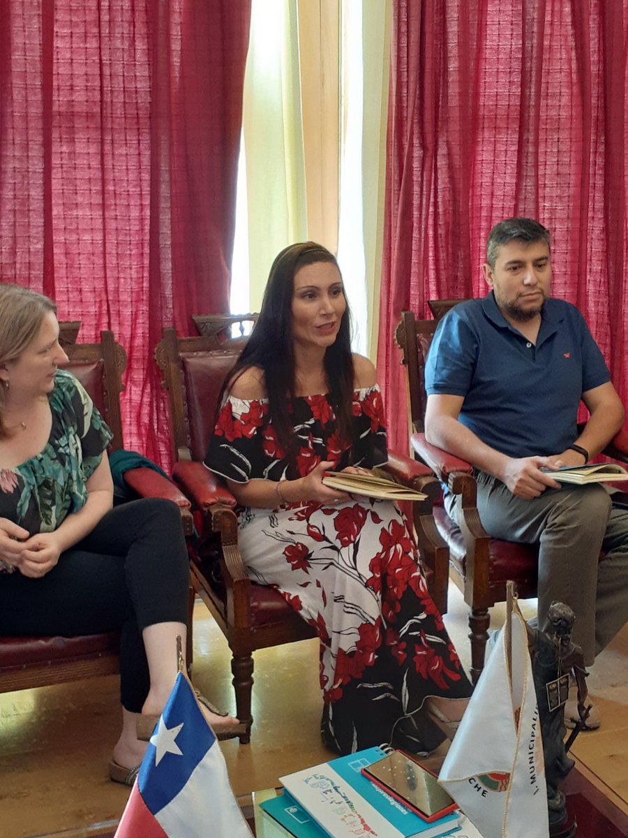 EnergiaValpo's tweet photo. seremi @MFPinochet junto a la Jefa de Unidad regional de @SUBDERE_Valpo @SusanneSPi se reúnen con Presidente de la Asociación de Municipalidades región de Valparaíso @danielmoralese para proponer proyecto de apoyo energético fotovoltaico☀️ para los Sistemas de Agua💧Potable Rural https://t.co/bJOe7sPPHe