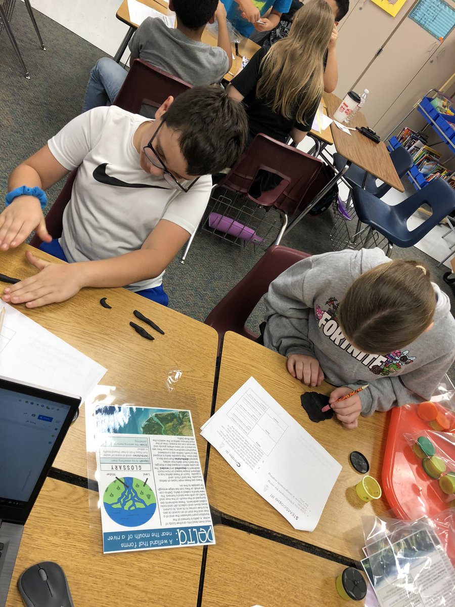 Central_AISD's tweet photo. Our earth is constantly changing! Science stations give students the opportunity to experience and explore zones. #boldschool #ForTheFuture #CelebratingCentral https://t.co/59V5Wxwv3a