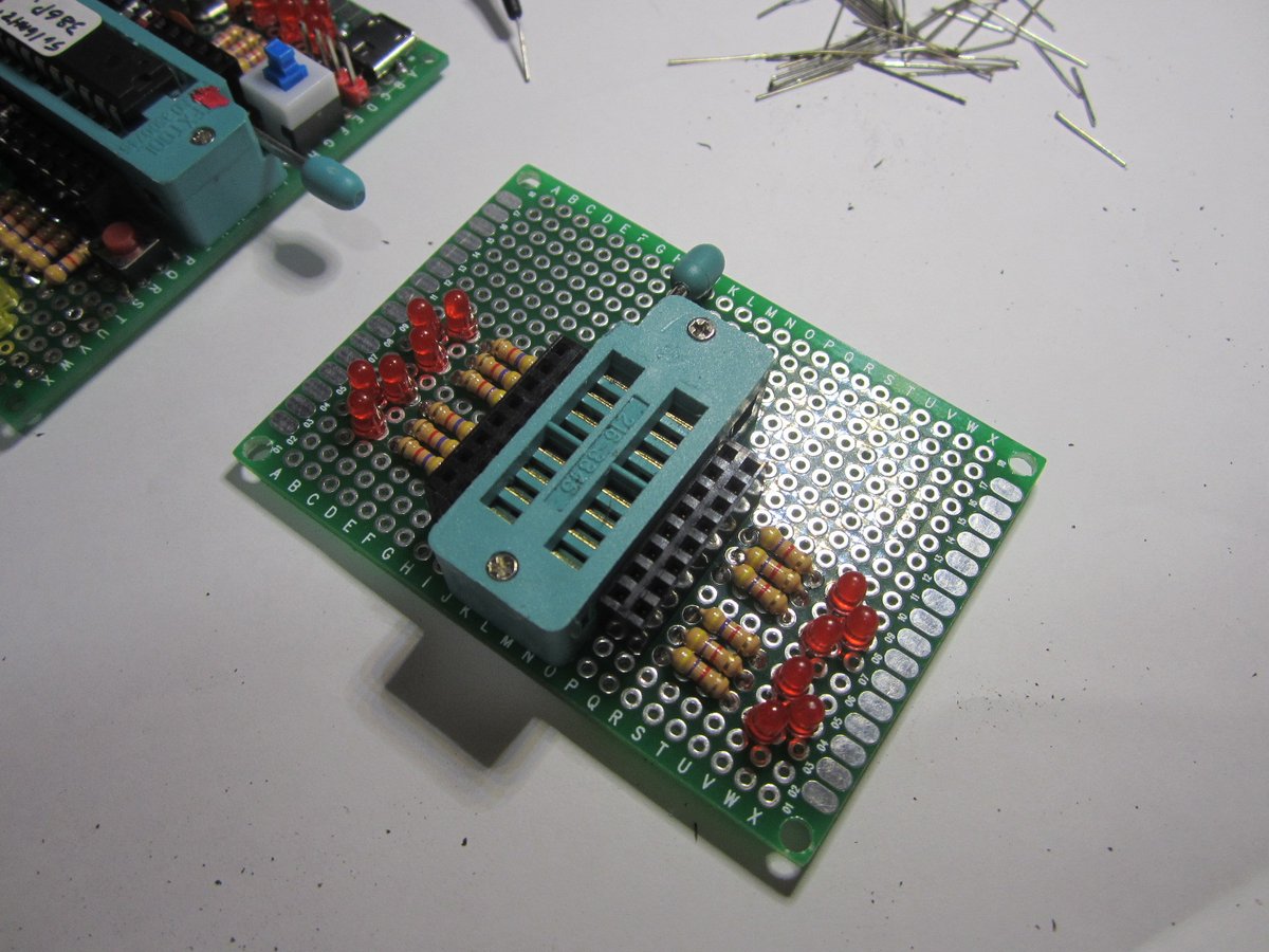 saiki0011's tweet image. #ゆるふわ電子工作
調子に乗って
ATTiny13 or 85 用の
書き込み&テストベースも製作開始
13は有るけど85は
在庫が無いのでそのうち購入しないと😅
#自作Arduino #ATmega328P #Arduino #電子工作