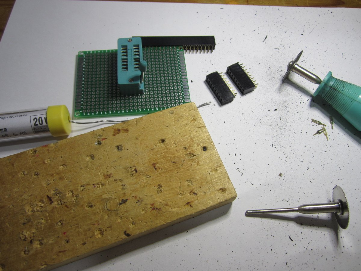 saiki0011's tweet image. #ゆるふわ電子工作
調子に乗って
ATTiny13 or 85 用の
書き込み&テストベースも製作開始
13は有るけど85は
在庫が無いのでそのうち購入しないと😅
#自作Arduino #ATmega328P #Arduino #電子工作