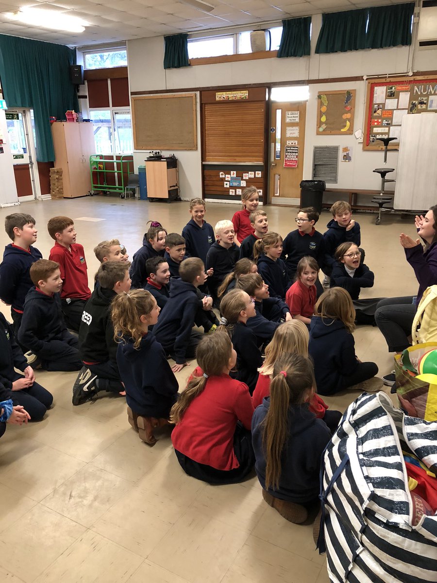 Hendrefoilan's tweet photo. Diolch to Nia from @Urdd for such a fun games session on Tuesday. #hdfpy4 #siarteriaith https://t.co/edG4moUo7c