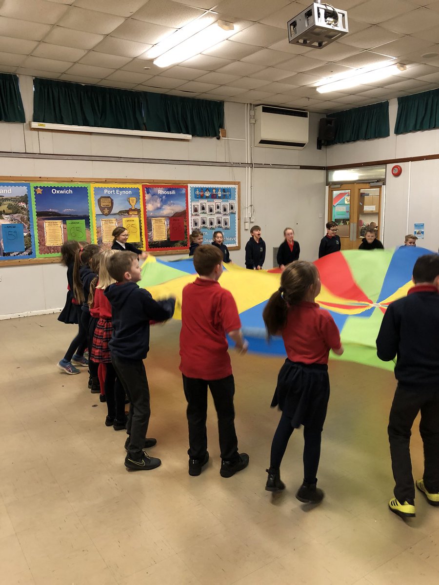 Hendrefoilan's tweet photo. Diolch to Nia from @Urdd for such a fun games session on Tuesday. #hdfpy4 #siarteriaith https://t.co/edG4moUo7c