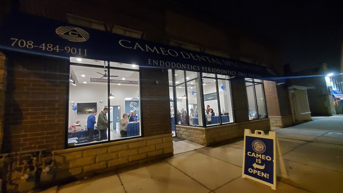 APEXDB's tweet photo. ๐ฃ @cameoendo's Berwyn location is OPEN! We had a great time celebrating with the Cameo team last night!
#YourPracticeMadePerfect
#endodontist #oralsurgen #periodontist #berwyn #designbuild https://t.co/BGDxVqrVMg