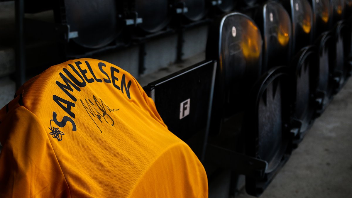 🇳🇴 So, who wants the chance to win a 2019/20 home shirt signed by our new signing <a href="/samuelseen/">Samuel</a>? 🙌

TO ENTER:
1⃣ - Retweet this tweet! 🔁
2⃣ - Follow us <a href="/HullCity/">Hull City</a> 🐯

#SamuelsenSigns | #hcafc | #theTigers