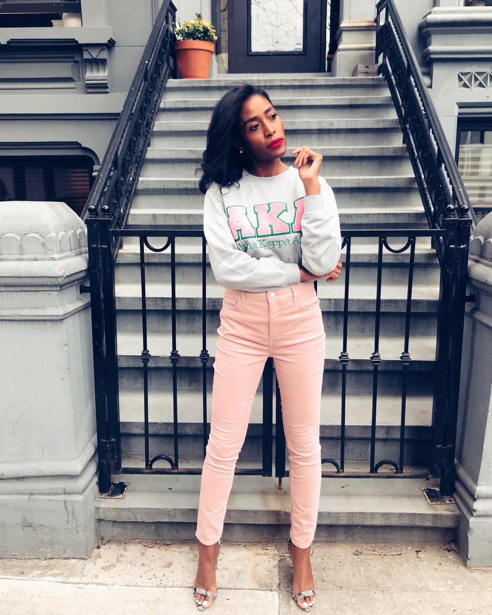 tamaramarbury's tweet photo. First. Finest. Alpha Kappa Alpha. 💕💚 #112yearsofservice #AKA1908 #alphakappaalpha https://t.co/zVwE66MMAM