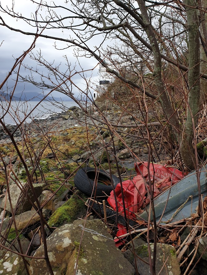 StephenAHenry's tweet photo. The #ForthOfClyde is awash with #plastic 

It's time to stop talking and act - I'm more than happy to lead an initiative into cleaning up the RiverClyde (Pro Bono), give me the resources and I'll make it happen

#StopThePlasticTide 

@ScotGovFM  @inverclyde https://t.co/dlKKaLvL3Z