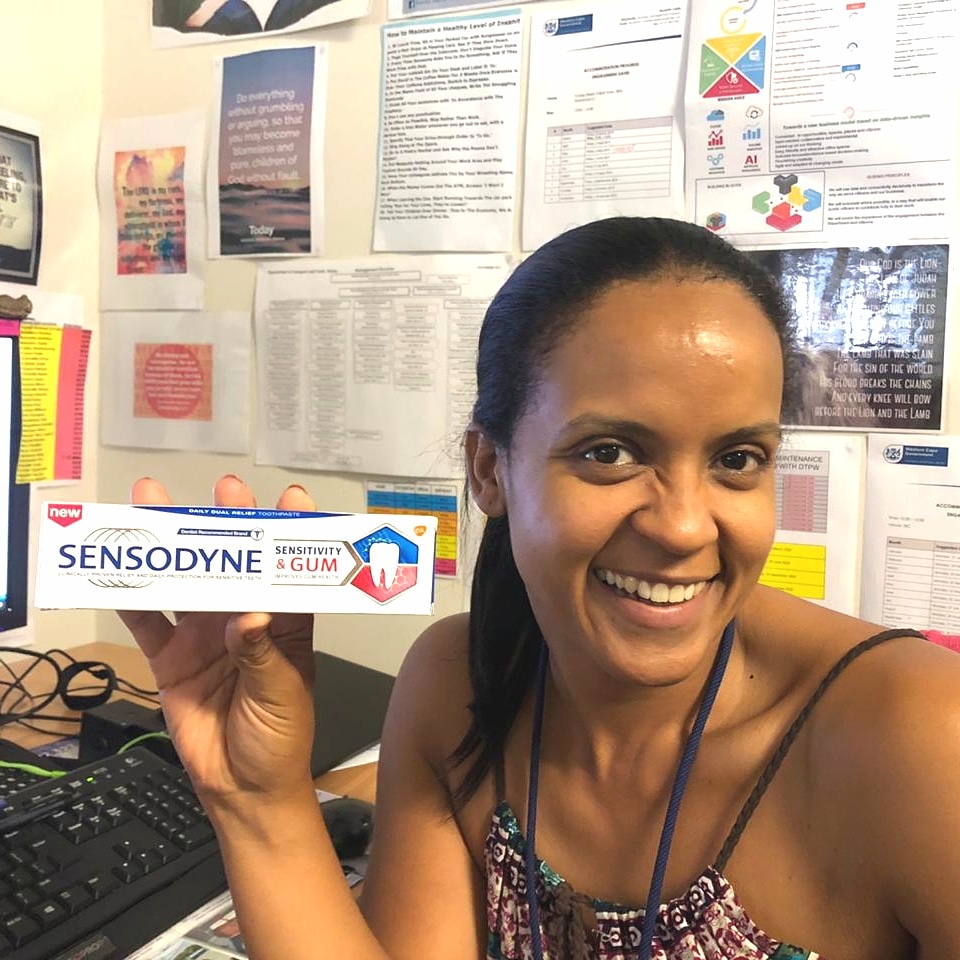 MarionDeVries9's tweet photo. For many years I've had sensitive gums and teeth, and avoided icy drinks or anything cold. Ever since I've changed my toothpaste to Sensodyne, life has never been better. #SensodyneChallenge #DualRelief #Ad https://t.co/tiO53qRkwX