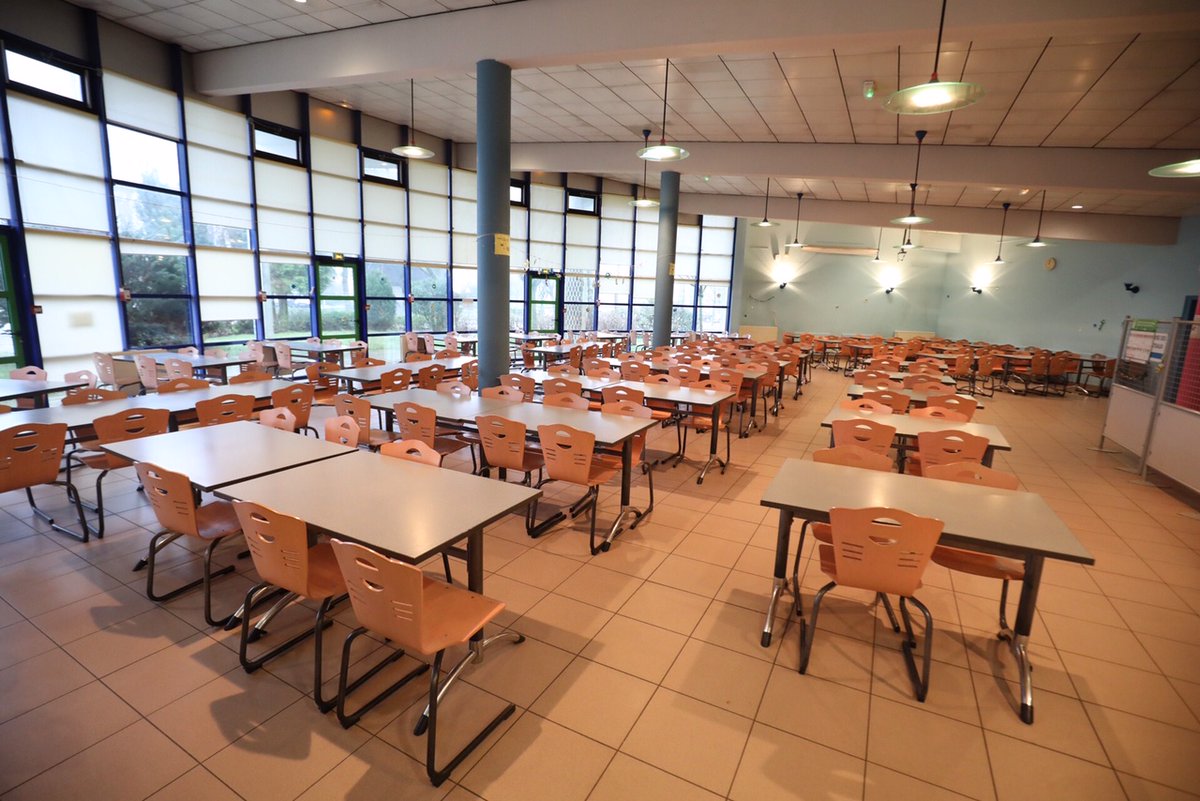 BBellanger76's tweet photo. 🎒 Ce matin, j'ai inauguré la demi-pension du collège Camus à #Yvetot. Les travaux opérés, dans le cadre du plan ambition collèges, ont eu pr obj de restructurer la demi-pension et de l'adapter aux besoins du collège. Le Dpt a ainsi financé les travaux à hauteur de 500000€. https://t.co/Mz5SjDLhuS