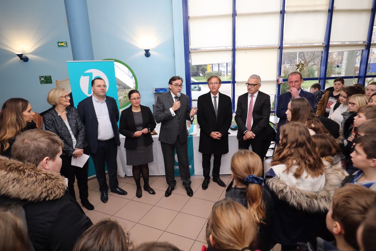 BBellanger76's tweet photo. 🎒 Ce matin, j'ai inauguré la demi-pension du collège Camus à #Yvetot. Les travaux opérés, dans le cadre du plan ambition collèges, ont eu pr obj de restructurer la demi-pension et de l'adapter aux besoins du collège. Le Dpt a ainsi financé les travaux à hauteur de 500000€. https://t.co/Mz5SjDLhuS