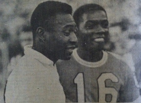 This wasn’t just a publicity stunt. In 1968 M&K starred for the Chiefs in friendlies against a number of English sides (including the Villa) and Pele’s Santos. Mwila scored three goals in two consecutive defeats of Man City, who had just won the league. This pic is Pele and Mwila