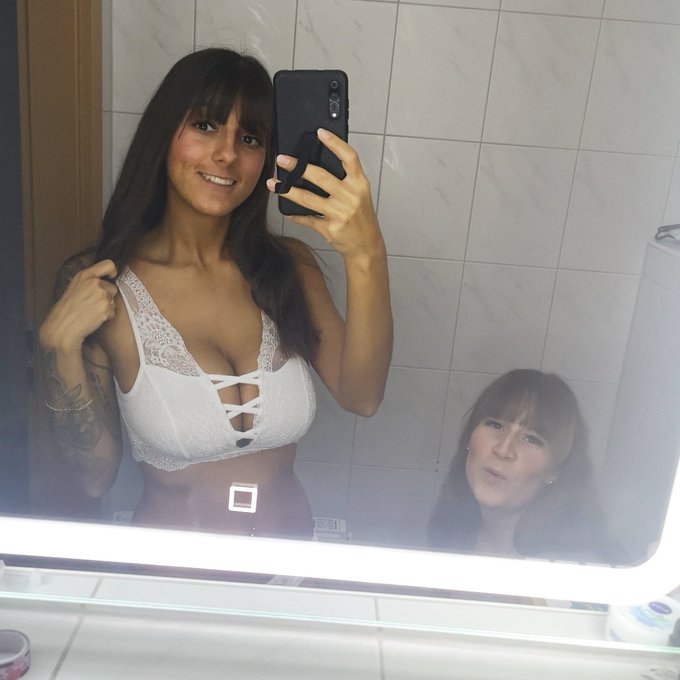 https://t.co/BKW8n7XXXB  Funfact: was danach passierte. Jojo war auf Toilette, ich bin auf sie rauf geklettert<a href="/tag/fashion"class="tags"><span>#fashion</span></a><a href="/tag/bikini"class="tags"><span>#bikini</span></a><a href="/tag/style"class="tags"><span>#style</span></a><a href="/tag/berlin"class="tags"><span>#berlin</span></a><a href="/tag/like"class="tags"><span>#like</span></a><a href="/tag/beautifulday"class="tags"><span>#beautifulday</span></a>