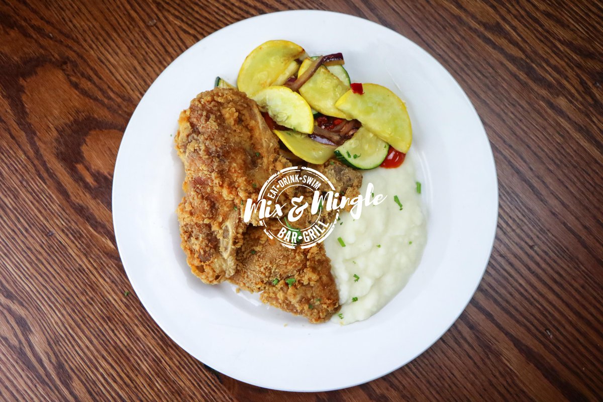 HarrahsGC's tweet photo. We have your plate ready! Mix &amp; Mingle Bar is serving this #AlwaysDelish plate of two fried pork chops with mashed potatoes and sautéed seasonal vegetables every Thursday! https://t.co/os7QkC0pFl