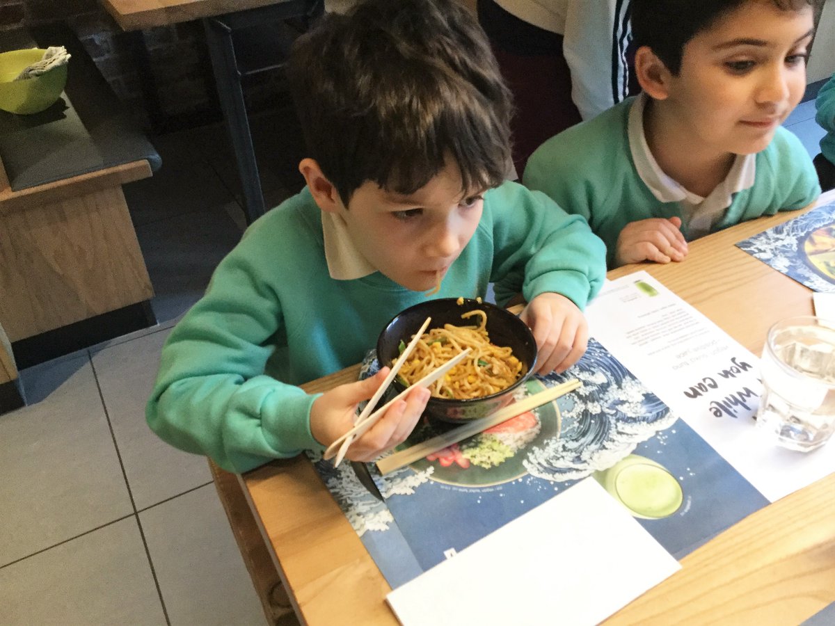Maple class had a great morning at Wagamamas Putney.  They enjoyed creating healthy smoothies and noodles dishes @wagamama_uk @putneysw15 #growlearnachieve #putneyschool #putney #exceptionaleducation #primaryschool #oasisputney #schoollife #fulltothebrim