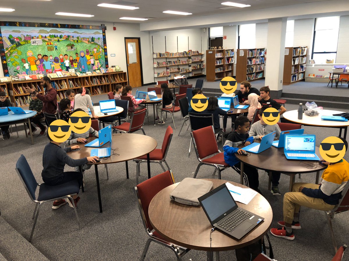 macrootFLS's tweet photo. Coding fun with Scratch from @uOMakermobile @BayshorePS @OCDSB #codingforkids #makermobile https://t.co/guzAHNiv2j