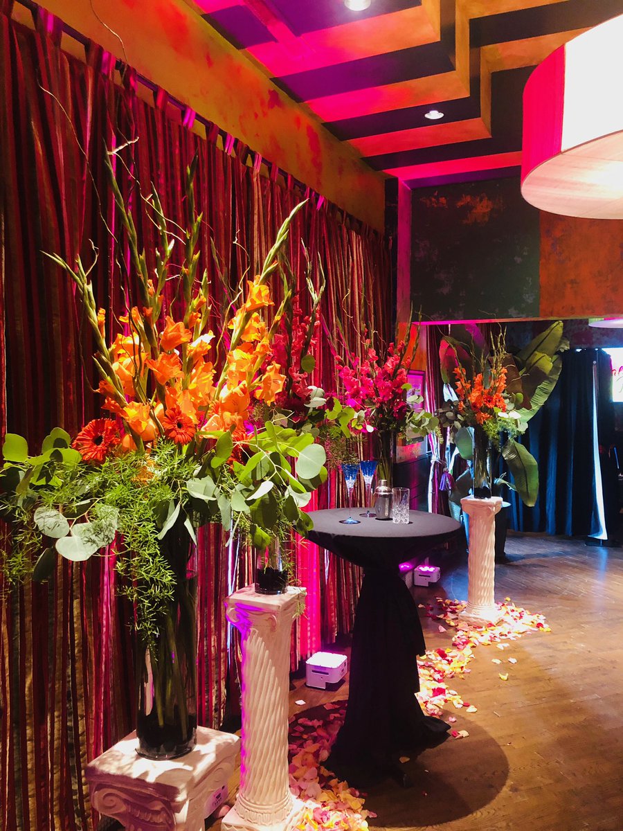 PLIChicago's tweet photo. Setting the mood for a festive and colorful wedding 👰🏼 🎩 ⁣
⁣
#Weddings #Corporate #Events #EventDesign #Lighting #Bride #Groom https://t.co/8DifyCsqVl
