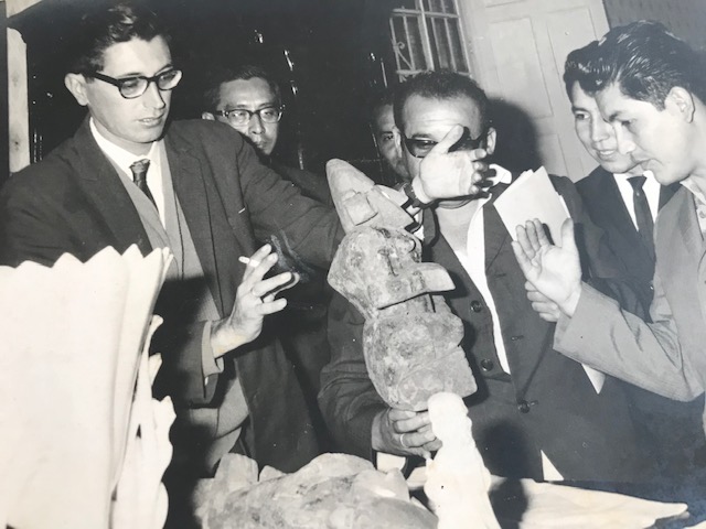 Hoy el <a href="/MinCulturaPe/">Ministerio de Cultura del Perú</a> reconoce a Francisco Iriarte Brenner como Personalidad Meritoria de la Cultura, por su defensa del patrimonio cultural material e inmaterial del  Peru, por su labor de restauracion en Chan Chan y Puruchuco y como Primer Decano del Colegio de Arqueologos.