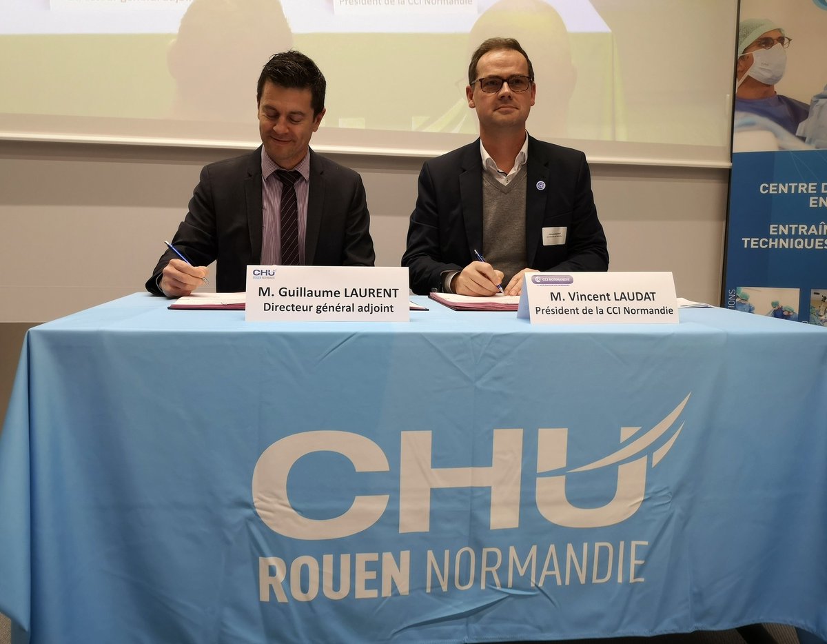 CHURouen's tweet photo. Le #CHURouen, 1er employeur de #Normandie, vient de signer la charte d’adhésion à #EcosystemCleon lors du forum #digitalisation organisé par @CCIRouenM au @MTC_Rouen. Ce réseau d’entreprises regroupe les acteurs économiques régionaux qui souhaitent s’investir sur le territoire. https://t.co/NUDct1GtYN