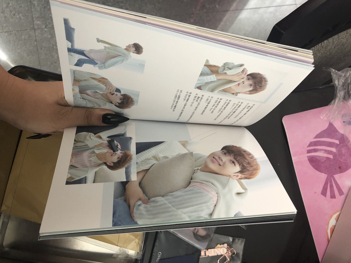 Moonx1sung's tweet photo. Me llego mi membresia de @x1official101 y es hermosa ;-; no se si ponerme feliz o seguir llorando aun mas. Los extraño;-; #oneitstandwithx1 #x1_당신만_바라본다 #X1 https://t.co/38cxhJLKR6