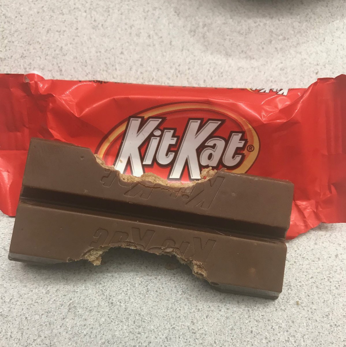 RobHBedford's tweet image. The only correct way to eat a Kit Kat. #PlzRT